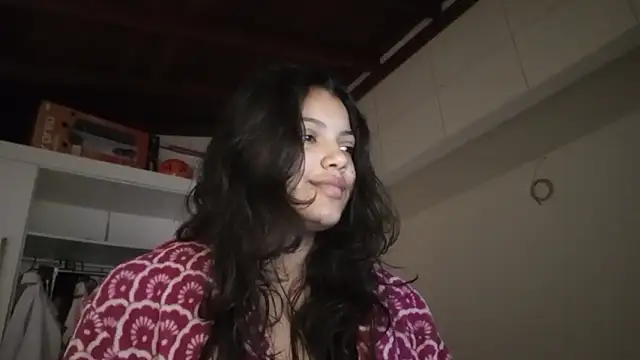 Snapshot of bombomepimenta chatting on 11/15/25, 08:44 bombomepimenta online show from 11/15/25, 08:44