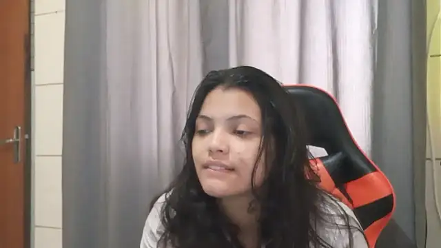 Snapshot of bombomepimenta chatting on 11/25/25, 11:32 bombomepimenta online show from 11/25/25, 11:32