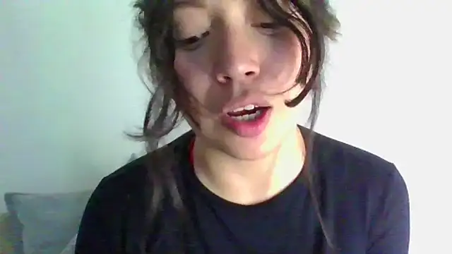 Snapshot of katherodriguezx chatting on 04/15/26, 06:15 katherodriguezx online show from 04/15/26, 06:15