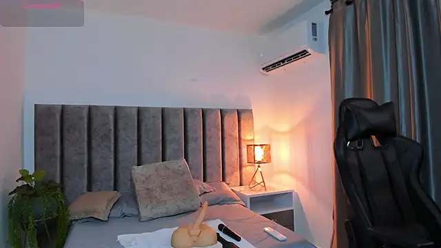 SamanthaSmithx online show from 10/04/25, 12:19