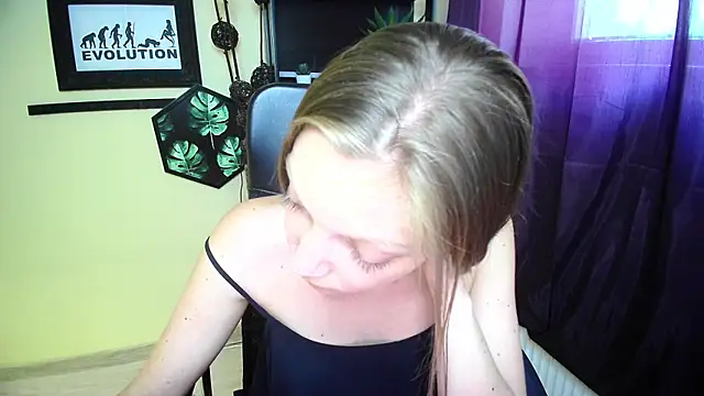 EmillyPlay online show from 06/03/26, 02:33