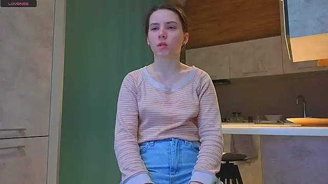 DonnaBurkee online show from 12/15/25, 04:06