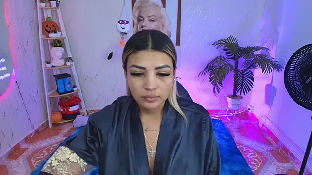 SALOOMEE   online show from 11/18/25, 11:25