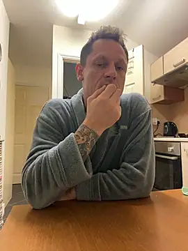 Snapshot of Yourhotboy_42 chatting on 02/04/25, 12:19 Yourhotboy 42 online show from 02/04/25, 12:19