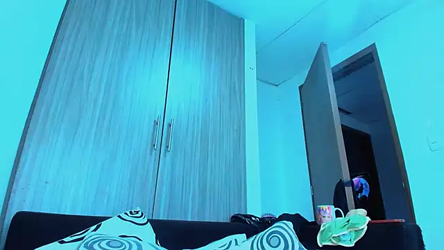 naugthy dominant online show from 10/04/25, 11:08