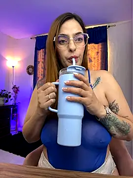 Snapshot of Alessandra_Schmoll chatting on 11/20/25, 01:11 Alessandra Schmoll online show from 11/20/25, 01:11