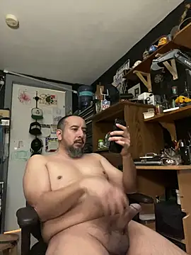 Snapshot of ElPollo77 chatting on 02/25/25, 04:35 ElPollo77 online show from 02/25/25, 04:35