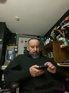 Snapshot of ElPollo77 chatting on 03/22/25, 05:39 ElPollo77 online show from 03/22/25, 05:39