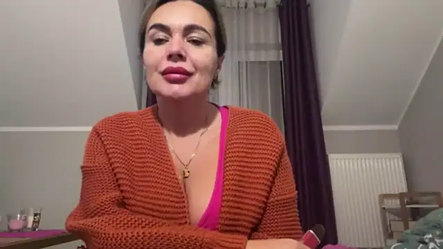 Snapshot of DESIREjenny chatting on 10/16/25, 07:09 DESIREjenny online show from 10/16/25, 07:09