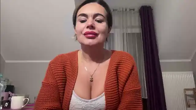 Snapshot of DESIREjenny chatting on 10/21/25, 07:09 DESIREjenny online show from 10/21/25, 07:09