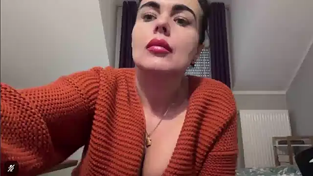 Snapshot of DESIREjenny chatting on 12/05/25, 08:01 DESIREjenny online show from 12/05/25, 08:01