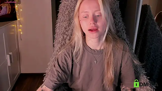 Snapshot of MalenaErnman chatting on 09/30/25, 08:52 MalenaErnman online show from 09/30/25, 08:52