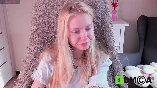 Snapshot of MalenaErnman chatting on 10/08/25, 08:34 MalenaErnman online show from 10/08/25, 08:34