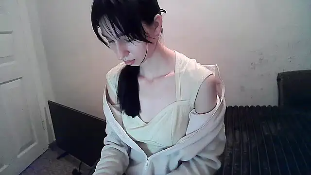 Snapshot of ElizaSwon chatting on 10/05/25, 03:10 ElizaSwon online show from 10/05/25, 03:10