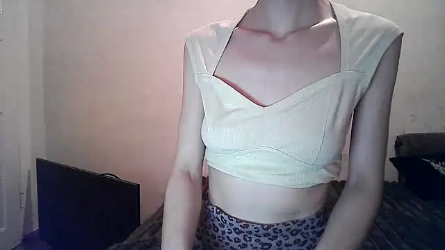 Snapshot of ElizaSwon chatting on 10/14/25, 04:08 ElizaSwon online show from 10/14/25, 04:08