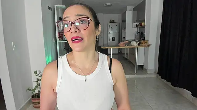 Jessica Herrera  online show from 01/26/25, 01:20