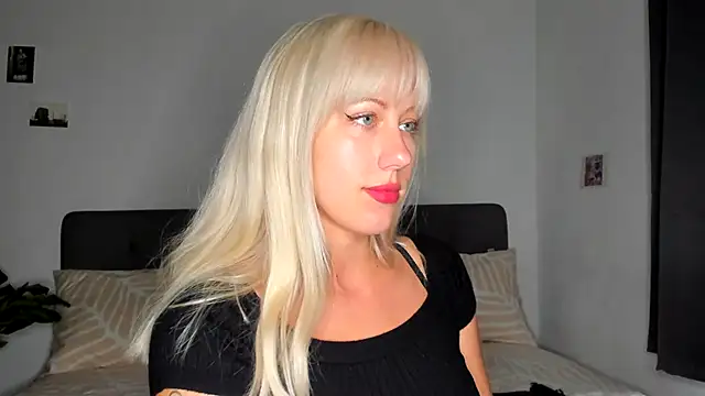 Snapshot of Ad_Astrid chatting on 10/14/25, 09:32 Ad Astrid online show from 10/14/25, 09:32