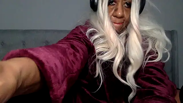 Snapshot of BreanaDivine chatting on 12/19/24, 03:30 BreanaDivine online show from 12/19/24, 03:30
