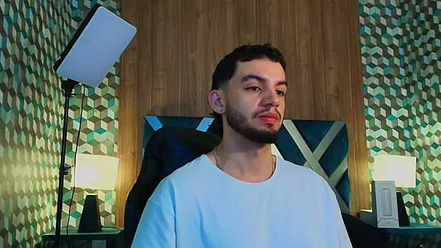 Snapshot of Michael_magno chatting on 11/04/25, 11:20 Michael magno online show from 11/04/25, 11:20