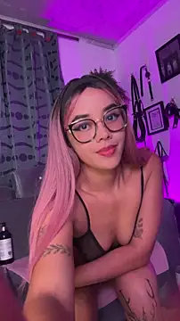 Salome Villa online show from 10/21/25, 10:10