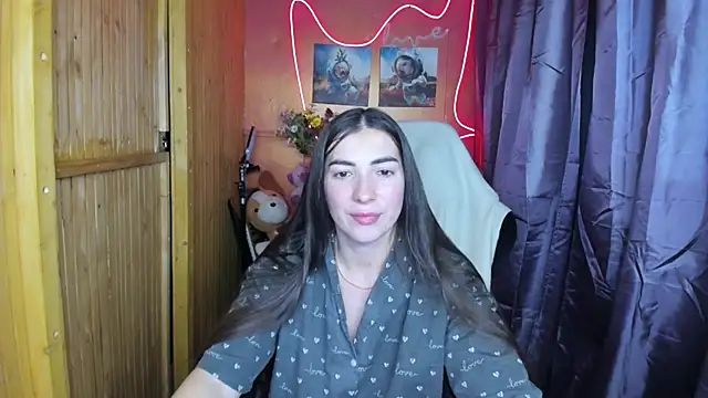 Fiery Brunette  online show from 12/25/24, 02:45