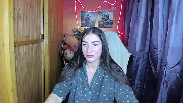 Fiery Brunette  online show from 12/25/24, 06:30