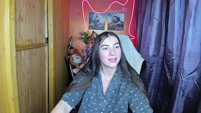 Fiery Brunette  online show from 12/26/24, 11:54