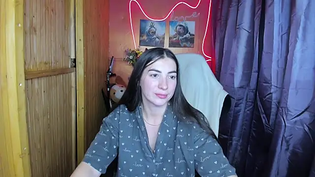 Fiery Brunette  online show from 12/26/24, 06:01