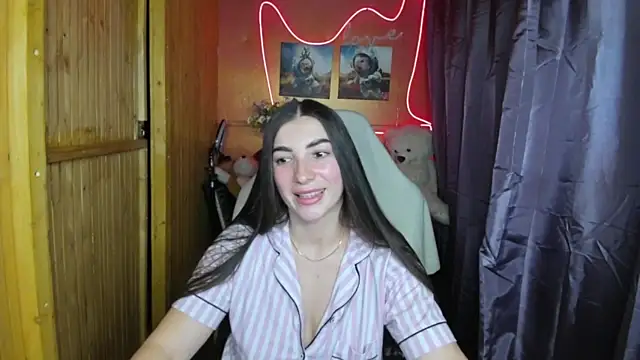 Fiery Brunette  online show from 02/09/25, 05:43