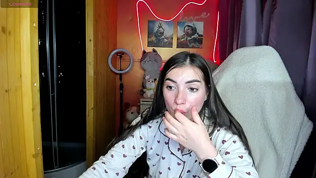 Snapshot of Fiery_Brunette_ chatting on 10/01/25, 10:21 Fiery Brunette  online show from 10/01/25, 10:21