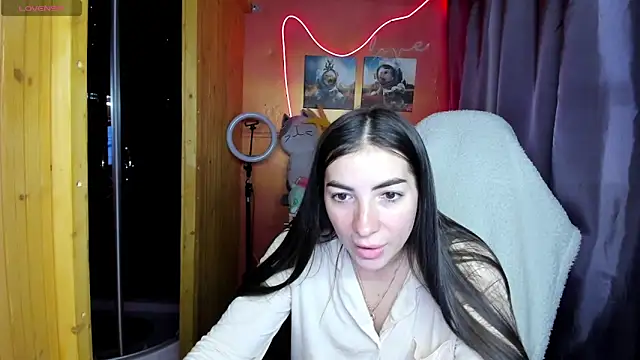 Fiery Brunette  online show from 05/18/26, 06:30