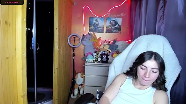 Fiery Brunette  online show from 05/25/26, 12:11