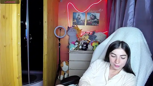 Fiery Brunette  online show from 06/12/26, 12:37