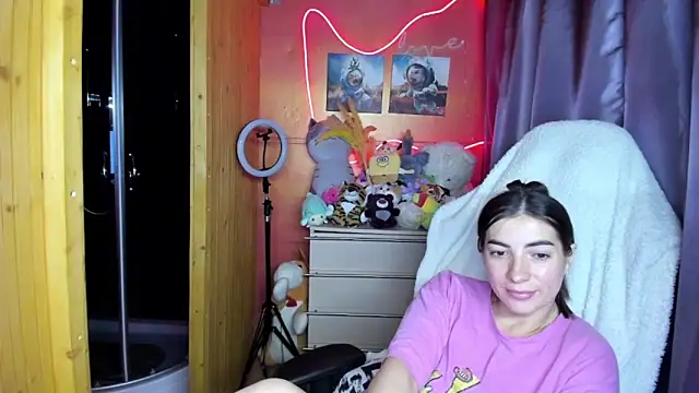 Fiery Brunette  online show from 06/15/26, 03:53