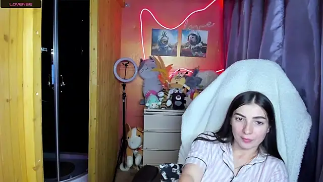 Fiery Brunette  online show from 06/23/26, 03:59