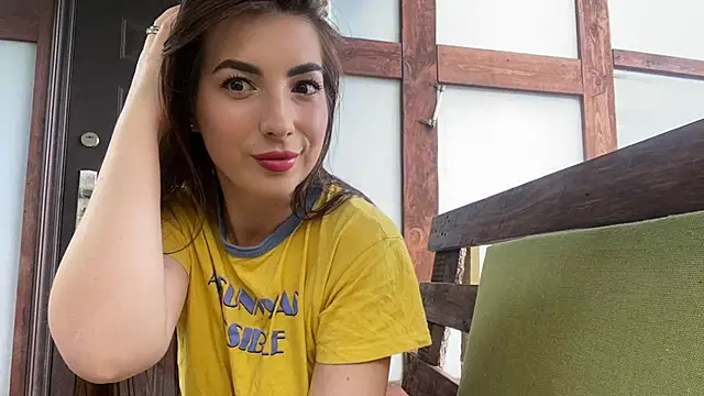 Fiery Brunette  online show from 07/27/26, 05:09