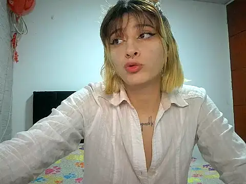 Snapshot of Mia_foster1 chatting on 05/26/26, 11:01 Mia foster1 online show from 05/26/26, 11:01