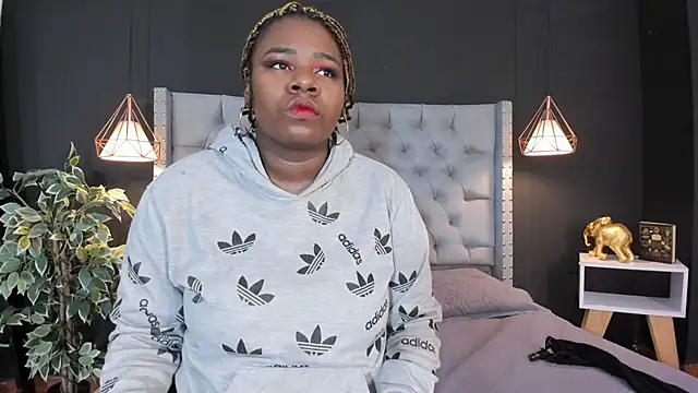 Tammy  vega  online show from 01/28/25, 03:47