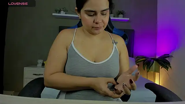ayla13  online show from 07/04/26, 04:57