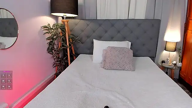 Snapshot of Lauren-Rosse chatting on 02/19/26, 08:49 Lauren-Rosse online show from 02/19/26, 08:49