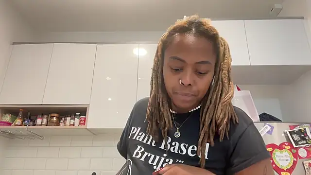 Snapshot of ChocolateCakeQueen chatting on 02/03/25, 12:25 ChocolateCakeQueen online show from 02/03/25, 12:25