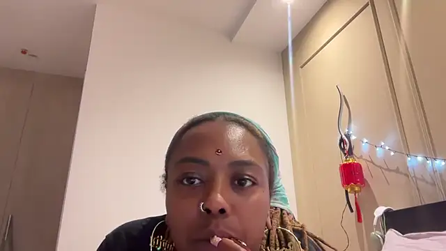 Snapshot of ChocolateCakeQueen chatting on 02/09/25, 12:49 ChocolateCakeQueen online show from 02/09/25, 12:49