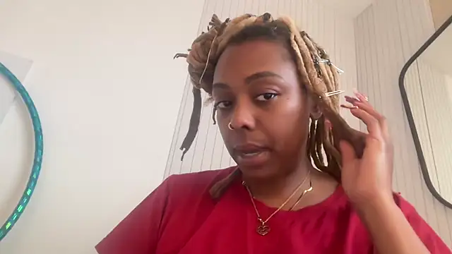 Snapshot of ChocolateCakeQueen chatting on 02/17/25, 10:58 ChocolateCakeQueen online show from 02/17/25, 10:58