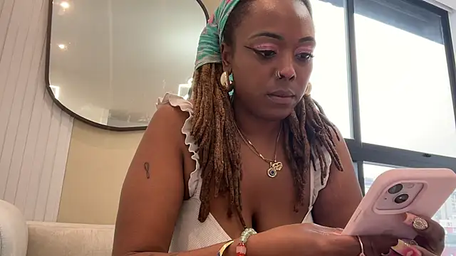 Snapshot of ChocolateCakeQueen chatting on 02/18/25, 09:20 ChocolateCakeQueen online show from 02/18/25, 09:20