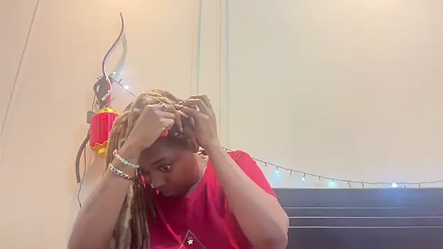 Snapshot of ChocolateCakeQueen chatting on 02/24/25, 01:24 ChocolateCakeQueen online show from 02/24/25, 01:24