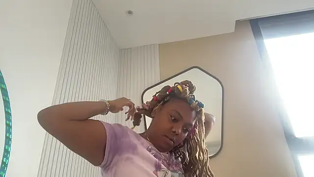 Snapshot of ChocolateCakeQueen chatting on 02/24/25, 12:26 ChocolateCakeQueen online show from 02/24/25, 12:26