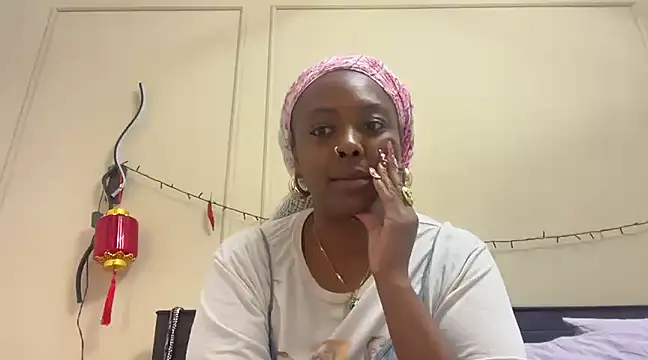 Snapshot of ChocolateCakeQueen chatting on 02/28/25, 12:43 ChocolateCakeQueen online show from 02/28/25, 12:43