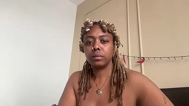 Snapshot of ChocolateCakeQueen chatting on 03/04/25, 04:41 ChocolateCakeQueen online show from 03/04/25, 04:41