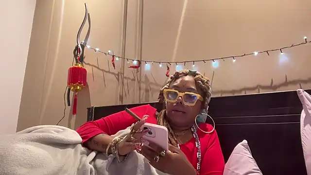 Snapshot of ChocolateCakeQueen chatting on 03/07/25, 04:13 ChocolateCakeQueen online show from 03/07/25, 04:13