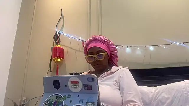 Snapshot of ChocolateCakeQueen chatting on 03/11/25, 07:58 ChocolateCakeQueen online show from 03/11/25, 07:58